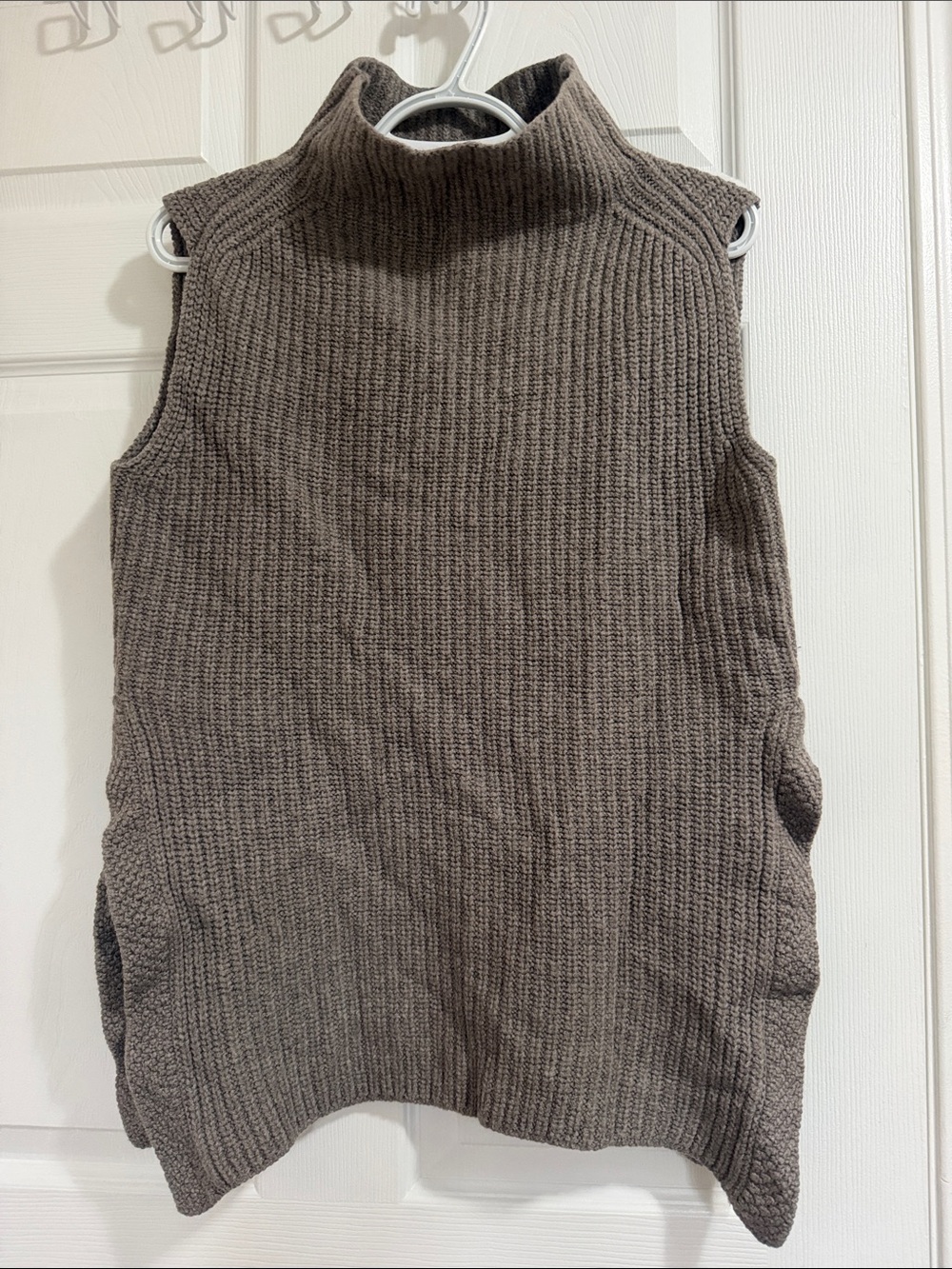 Wilfred Brown Ribbed Sleeveless Turtleneck Sweater
